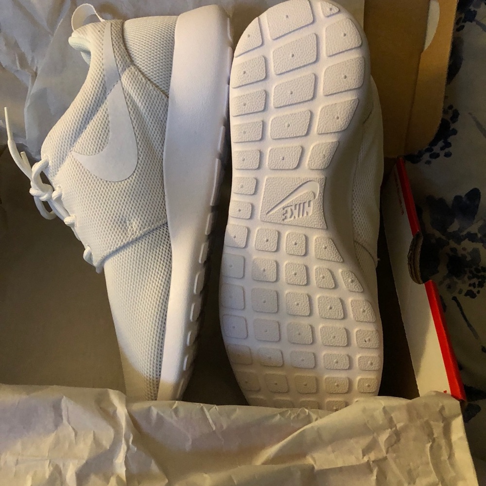 Brand new in box! Nike Roshe one